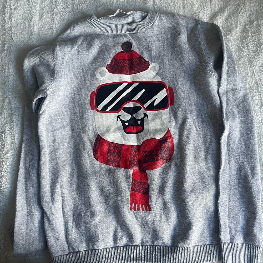 H&M christmas sweater  in good condition for boy. (PRE-OWNED)